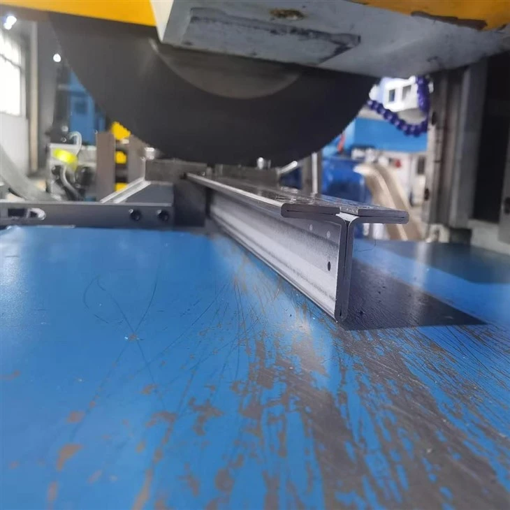 Rollgeformte Stahlprofile